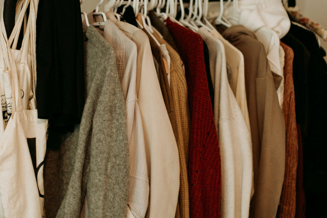 Aufbau einer tragbaren Garderobe: Tipps zur Vereinfachung Ihres Stils