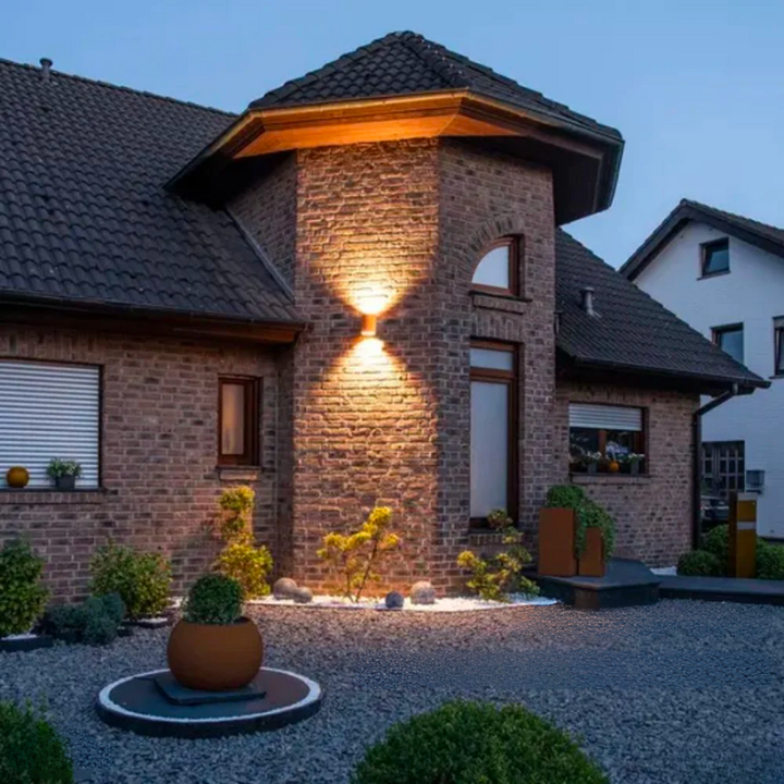 Wiederaufladbare kabellose Wandleuchte mit Bewegungssensor und einstellbarer Lichtausrichtung