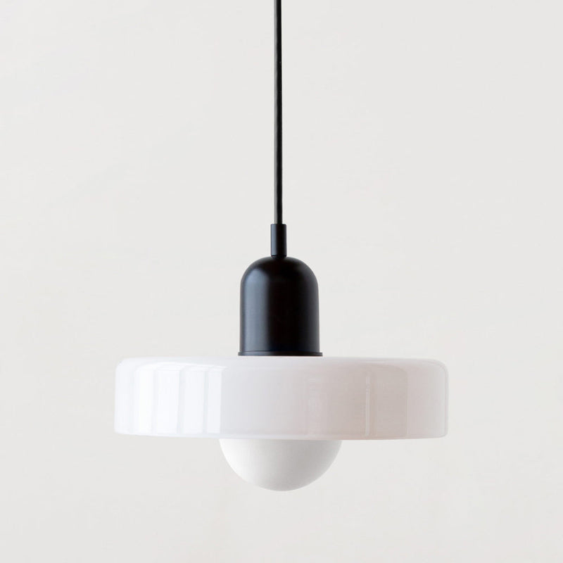 Bauhaus Pendelleuchte aus Farbglas für Esstisch – Moderne Hängeleuchte mit G9 Fassung, verstellbarer Aufhängung, Ø25-35 cm 3