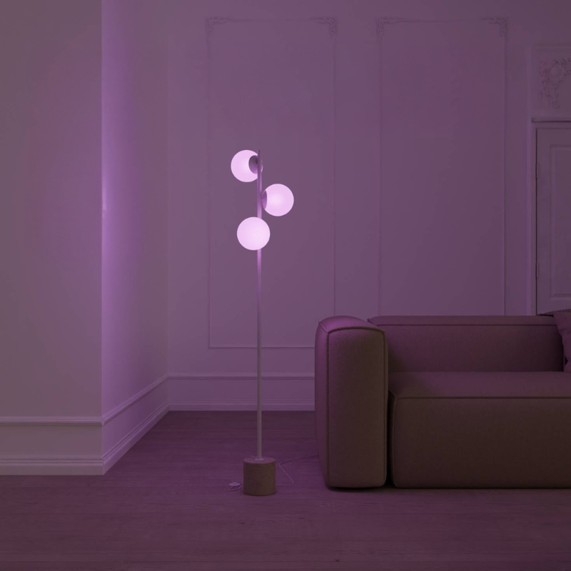 Moderne Stehlampe mit Opalglaskugeln und Steinfuß