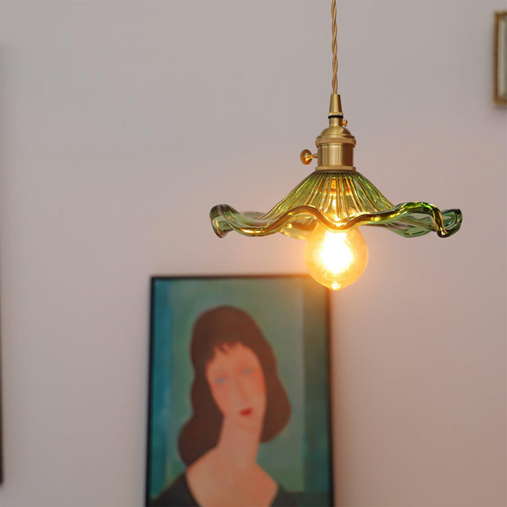 Elegante Pendelleuchte im Hibiskusblüten-Design aus Glas und Messing – Hängelampe für Esszimmer und Wohnräume 2