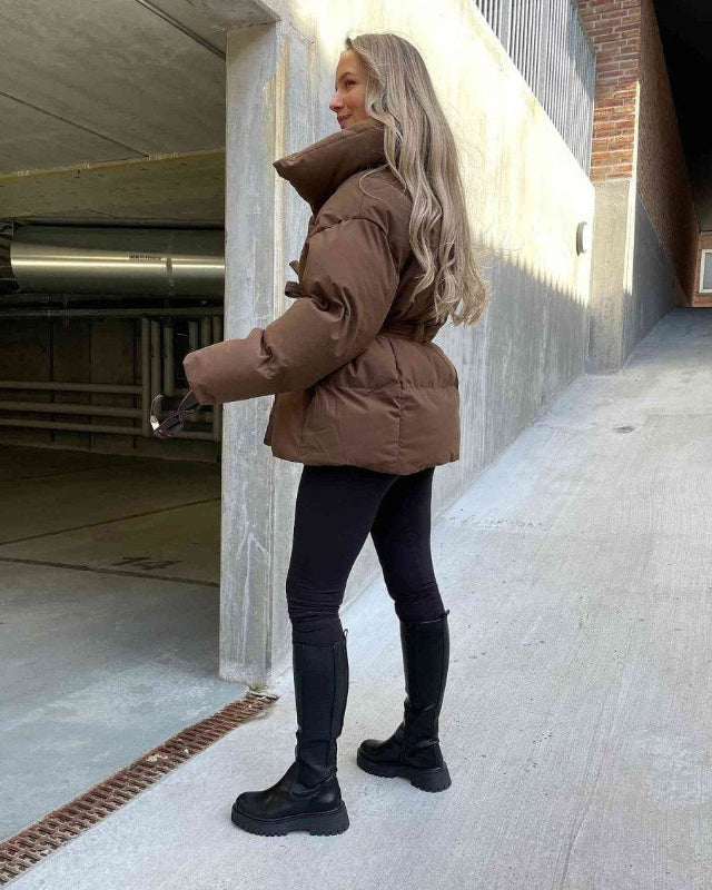 Gesteppte Damenjacke mit Gürtel und Überkragen – Warme Winterjacke für Damen in verschiedenen Farben und Größen 3