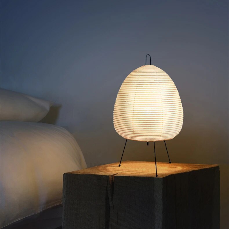 Japanische LED Tischlampe aus Reispapier – Dreibeinige Tischleuchte für Wohnzimmer und Schlafzimmer, 60 cm hoch, Weiß 0
