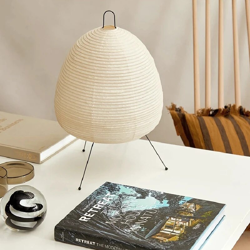 Japanische LED Tischlampe aus Reispapier – Dreibeinige Tischleuchte für Wohnzimmer und Schlafzimmer, 60 cm hoch, Weiß 1