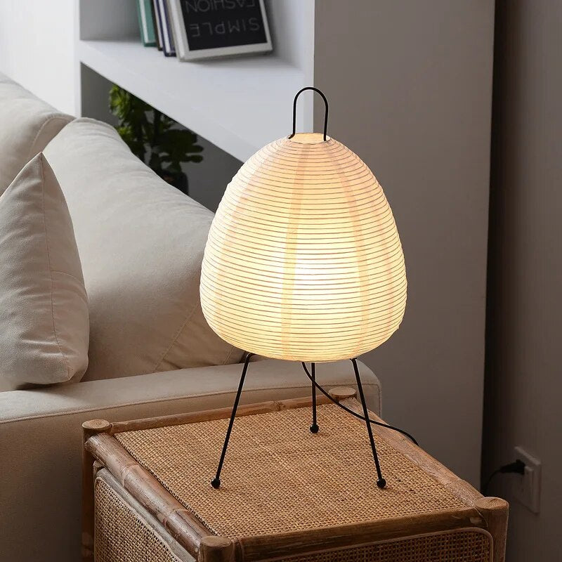 Japanische LED Tischlampe aus Reispapier – Dreibeinige Tischleuchte für Wohnzimmer und Schlafzimmer, 60 cm hoch, Weiß 2