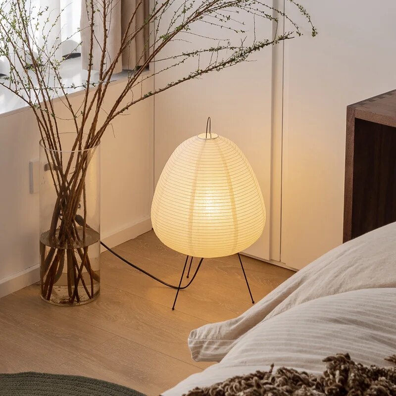 Japanische LED Tischlampe aus Reispapier – Dreibeinige Tischleuchte für Wohnzimmer und Schlafzimmer, 60 cm hoch, Weiß 4