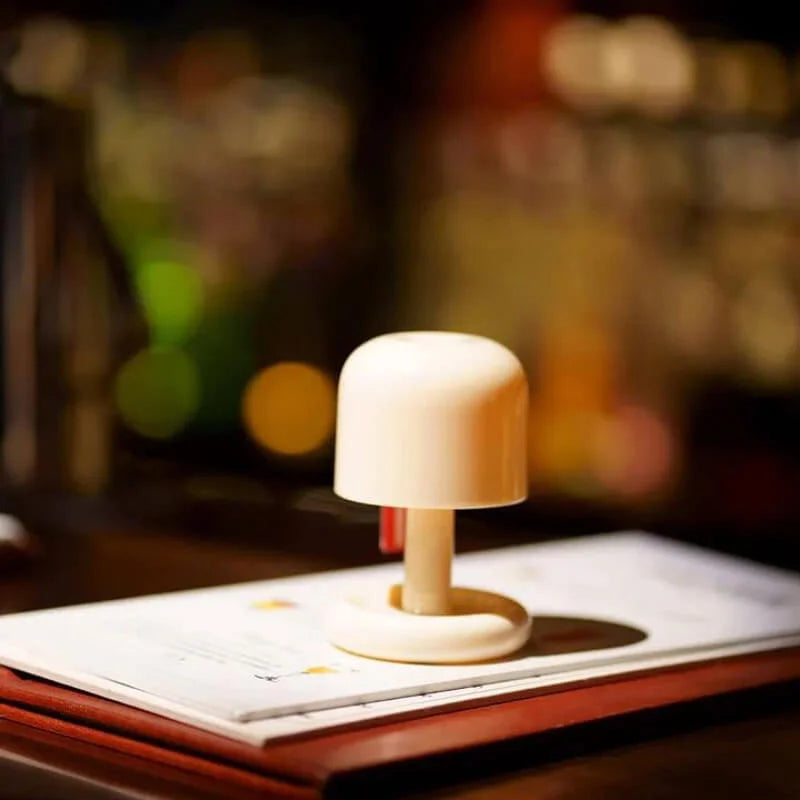 Mini Tischlampe mit USB-Ladestation – Tragbare Tischleuchte für romantisches Ambiente und entspannende Atmosphäre 1