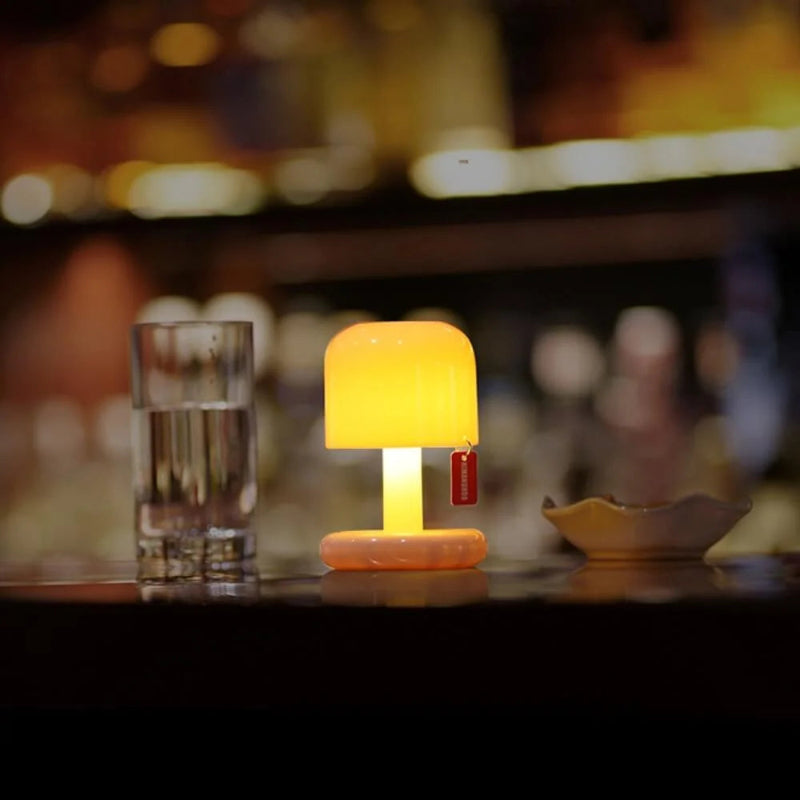 Mini Tischlampe mit USB-Ladestation – Tragbare Tischleuchte für romantisches Ambiente und entspannende Atmosphäre 2