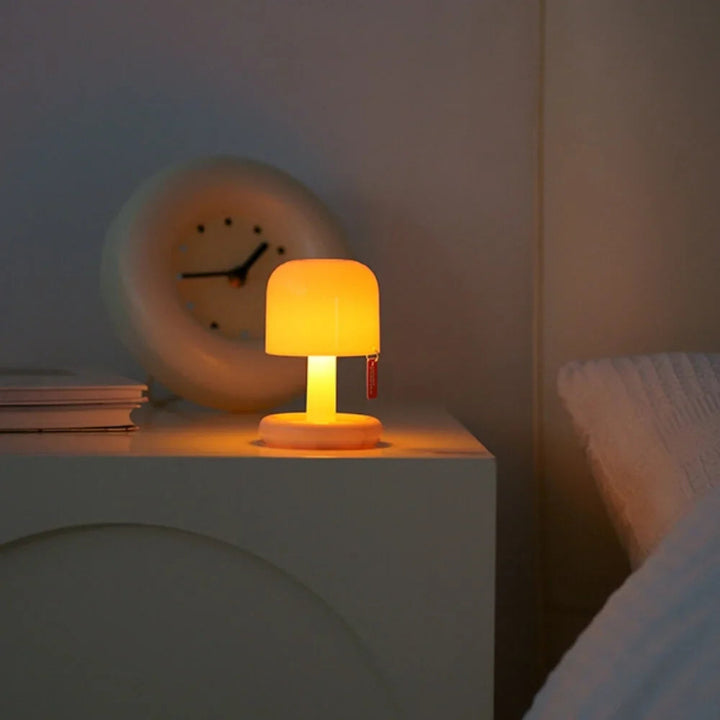 Mini Tischlampe mit USB-Ladestation – Tragbare Tischleuchte für romantisches Ambiente und entspannende Atmosphäre 4
