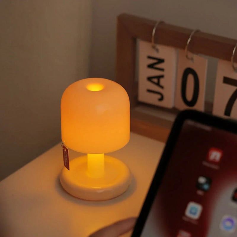 Mini Tischlampe mit USB-Ladestation – Tragbare Tischleuchte für romantisches Ambiente und entspannende Atmosphäre 5