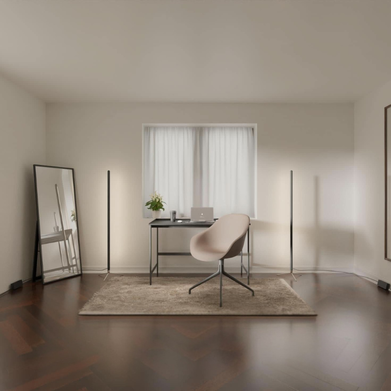 Schlanke Eckstehlampe mit seitlich indirekter LED-Beleuchtung