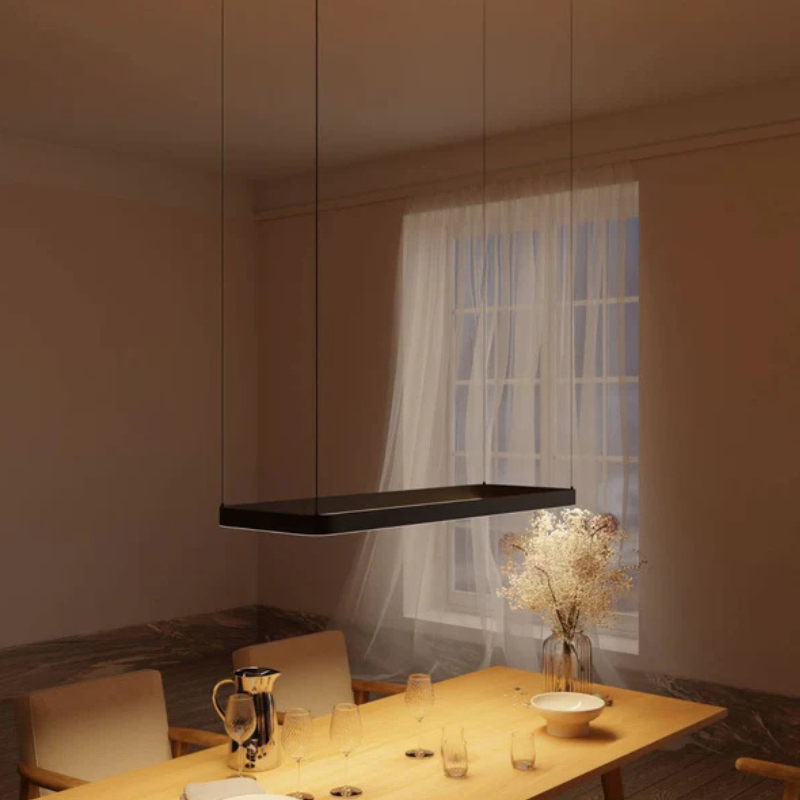 Rechteckige Pendelleuchte mit verstellbaren Aufhängungskabeln