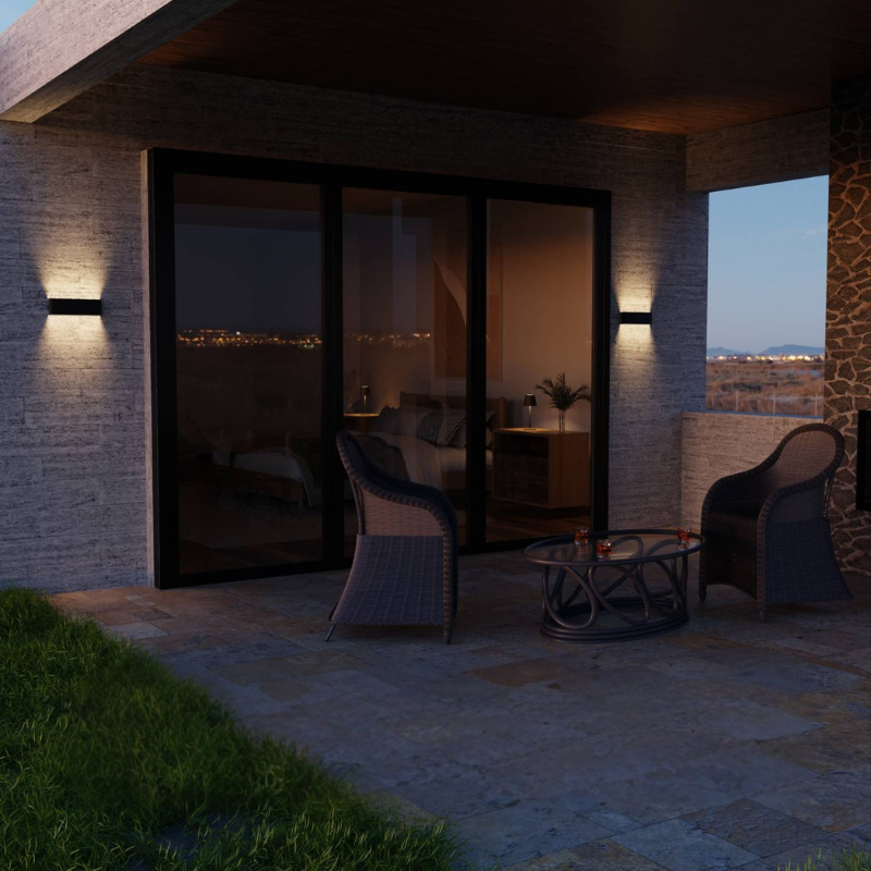 Moderne LED-Wandleuchte mit Ober- und Unterlicht