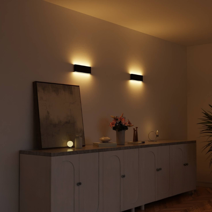 Moderne LED-Wandleuchte mit Ober- und Unterlicht