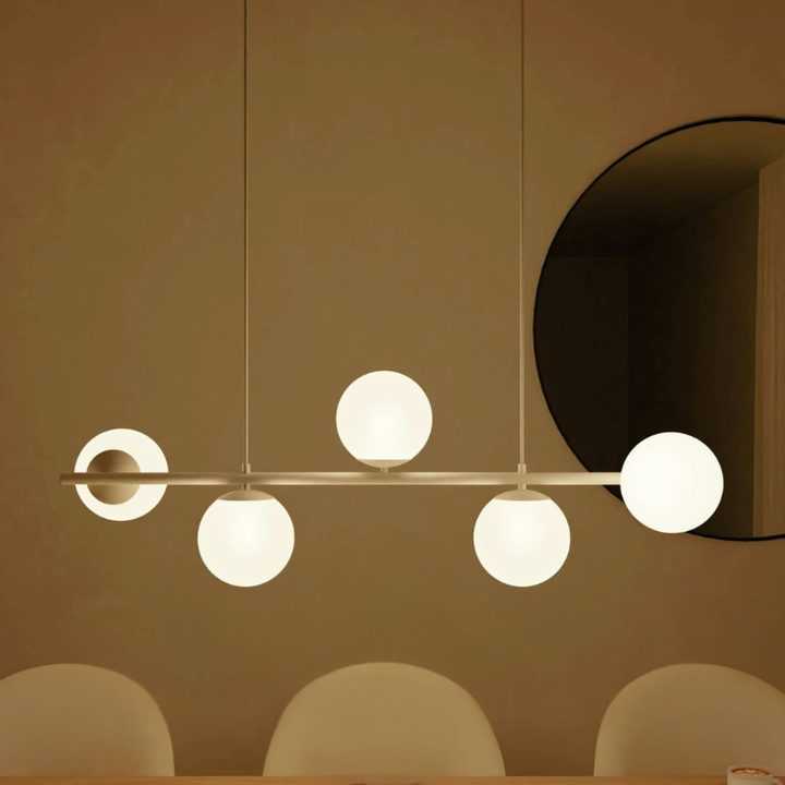 Moderne Lineare Pendelleuchte mit Fünf Opalglassphären