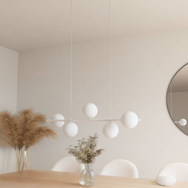 Moderne Lineare Pendelleuchte mit Fünf Opalglassphären