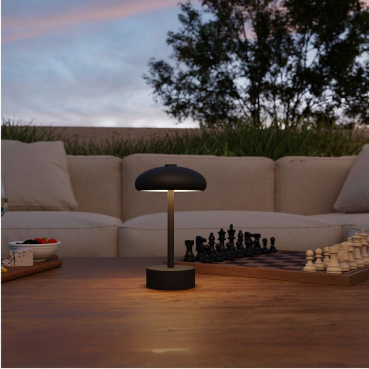 Moderne Pilzförmige Akku-Tischleuchte für Innen- und Außenbereich