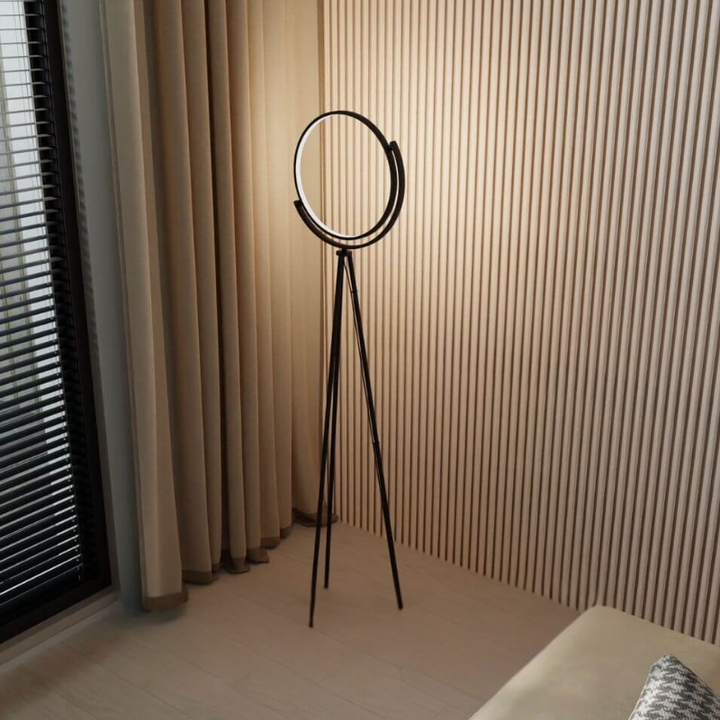 Moderne Stativ-Stehleuchte mit Rundem LED-Rahmen