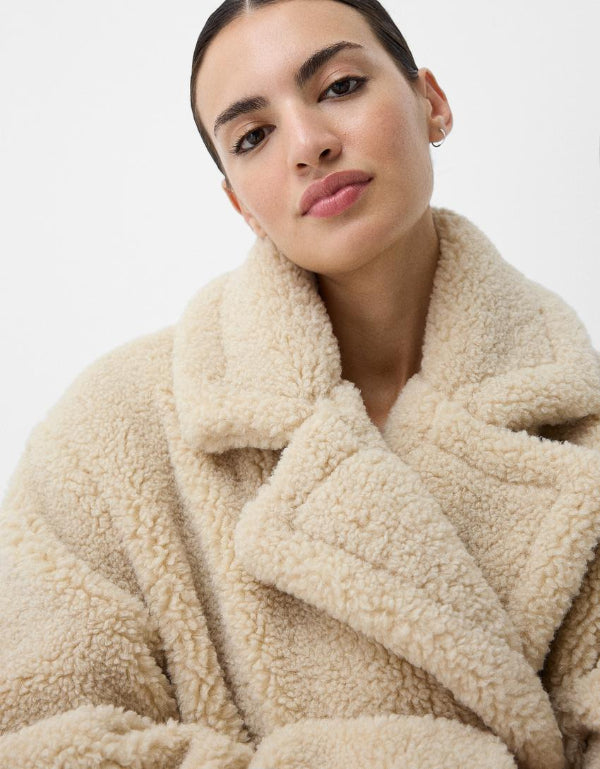Oversized Teddy Coat for Women – Cozy Winter Outerwear with Double Breasted Closure and Plush Texture 4
