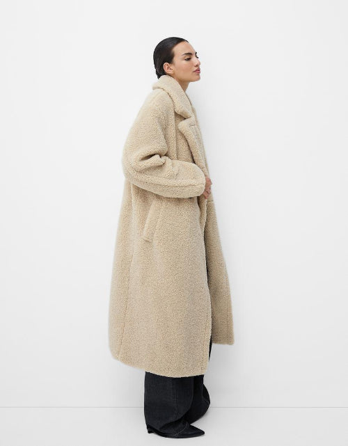 Oversized Teddy Coat for Women – Cozy Winter Outerwear with Double Breasted Closure and Plush Texture 5
