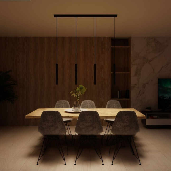 Pendelleuchte mit mehreren Lichtköpfen und verstellbaren Kabeln