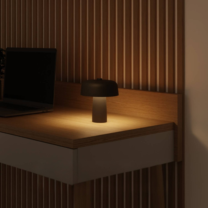 Tragbare Akku-Tischleuchte für Innen- und Außenbereich